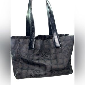 Black vintage Chanel CC travel ligne tote bag purse